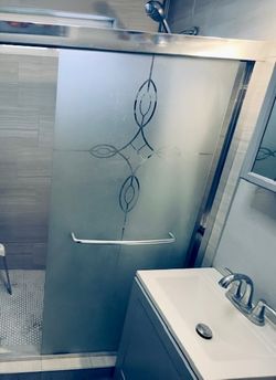 Glass Shower Door Perfect Condition
