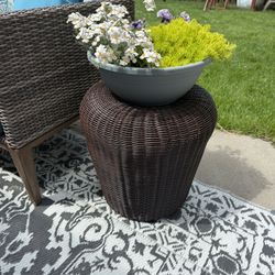 Like New Outdoor End Table/Stool