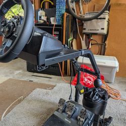 Logitech G920, G-Series Racing Pedal Set, G-Driving Force Shifter and racing cockpit. 