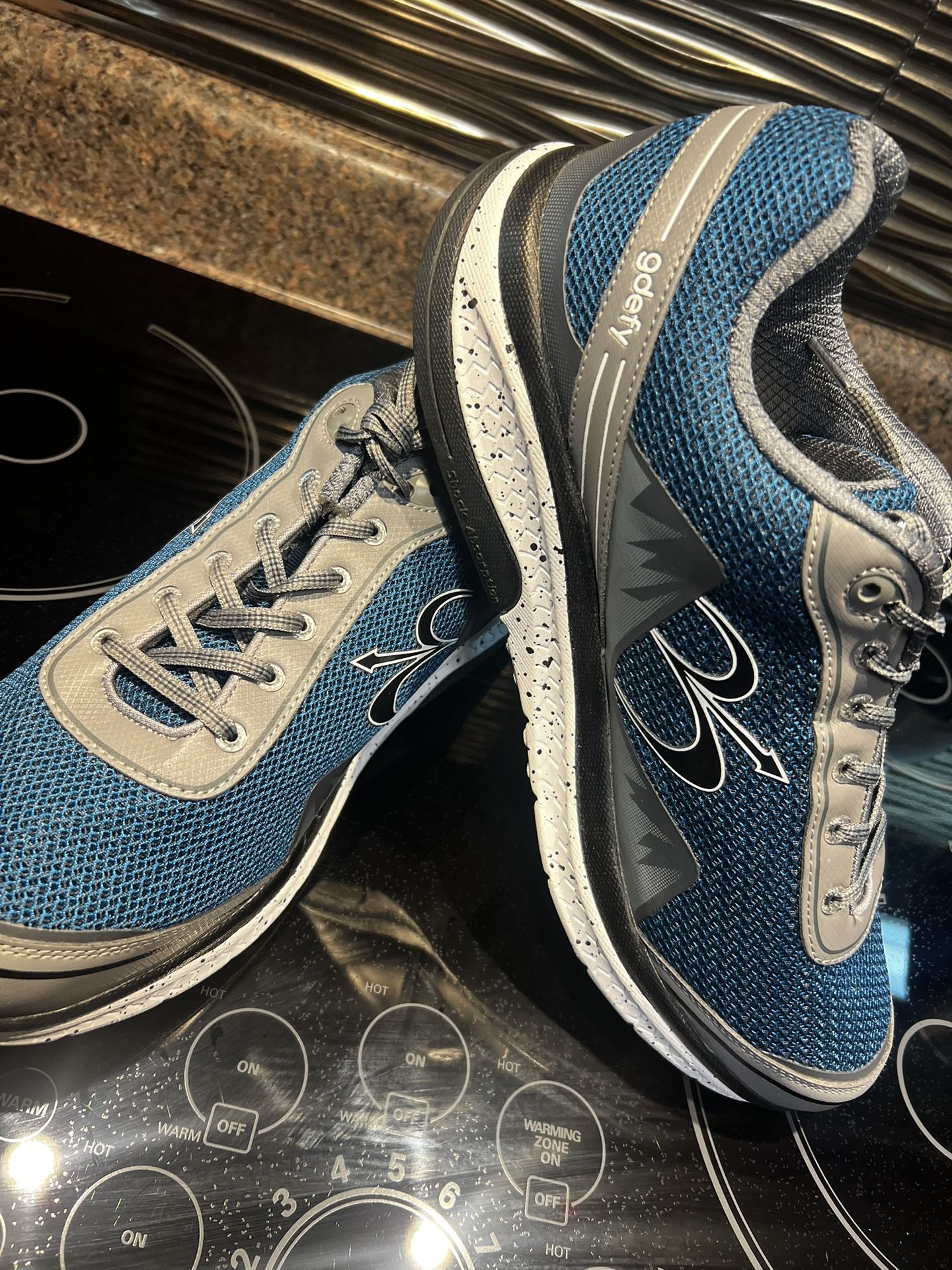 G. defy size 14 men’s, New, display model, shock, absorbed, energy added, and pure comfort all the way