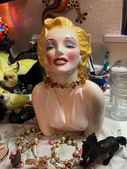 Marilyn Monroe Ceramic and pillow