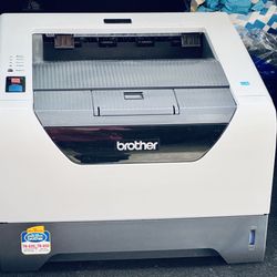 Brother HL5370DW Monochrome Laser Printer - VERY LOW PAGE COUNT!