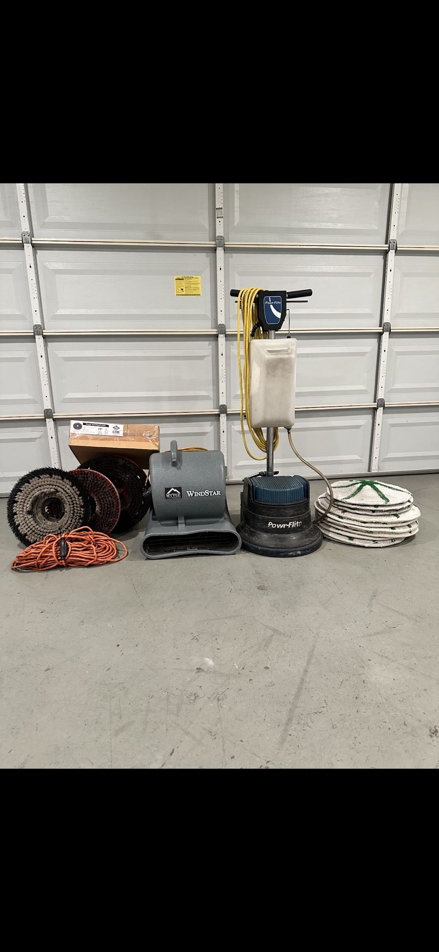 Scrubber set with mats, brushes and blower