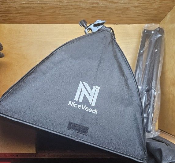 Niceveedi Photography Light W/ Bulb And Tripod Brand New