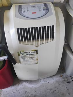 Haier 9000 BTU Portable Air conditioner 