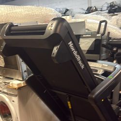 🔥 NEW NordicTrack - Commercial 1250 Treadmill with 10" Tilting Touchscreen - Black Model NTL14125