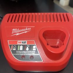 Milwaukee M12 Charger 