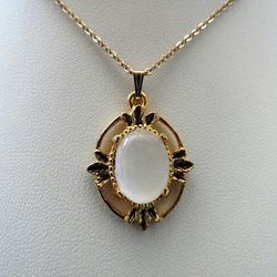 Moonstone Pendant Necklace.