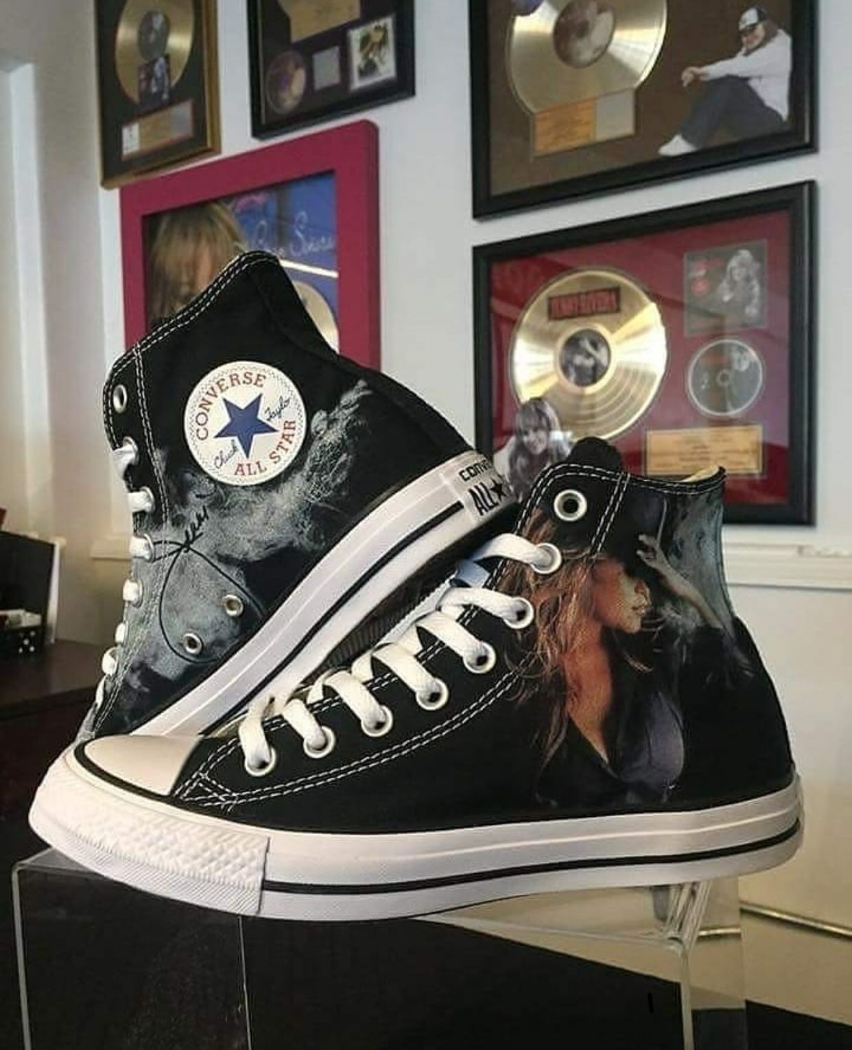Jenni Rivera Converse