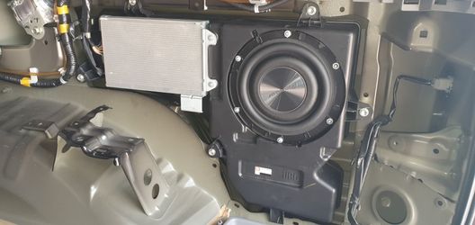 2007 Toyota 4runner Subwoofer/Amp Combo