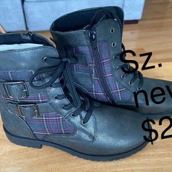 New! Girls Purple/ Maroon Plaid Boots! Sz 4