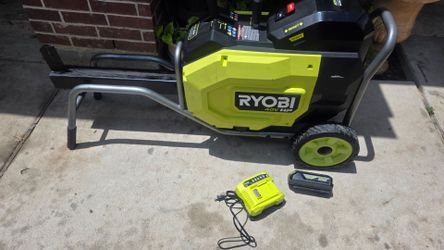 RYOBI
40V HP Brushless 12-Ton Kinetic Battery Electric Log Splitter Kit - 4.0Ah Battery and
Charger