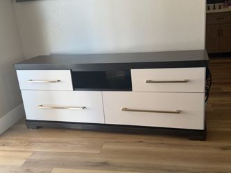 New tv console w / dressers