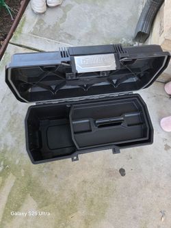Dewalt hand box new $25 Price FIRM/ Nueva PRECIO FIRME $25