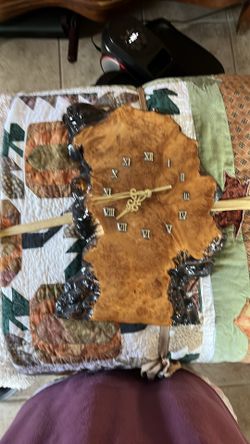 Live edge clock