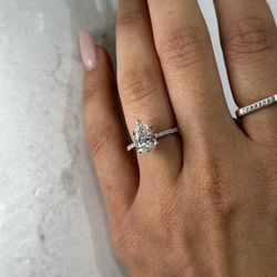 Lab-grown Pear Shape Diamond Engagement Ring 