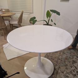 White Breakfast Table And 4 Chairs 