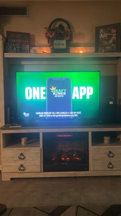 Wall to Wall w/fireplace