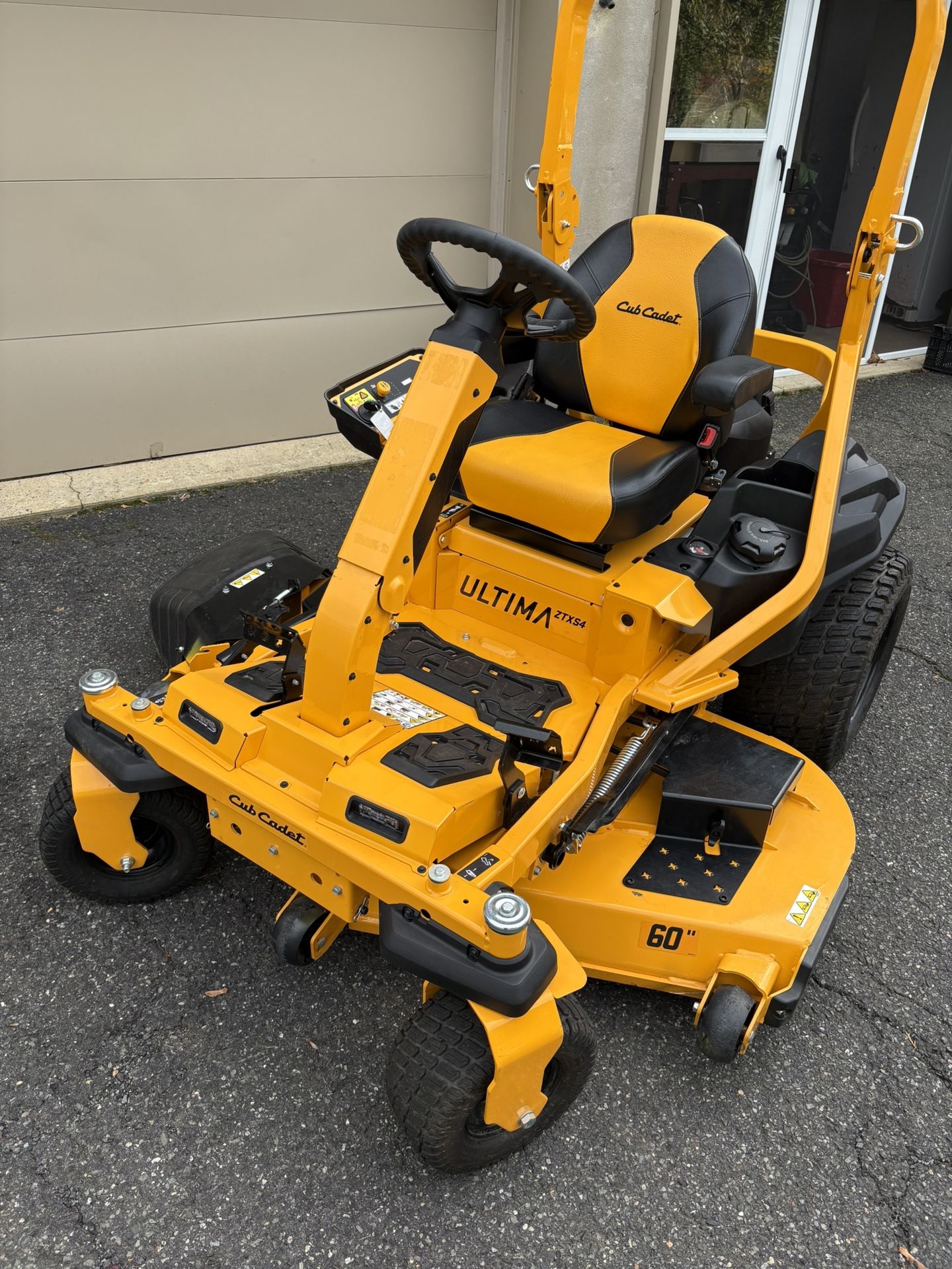 Cub Cadet 60” ZTXS4 Zero Turn Lawn Mower