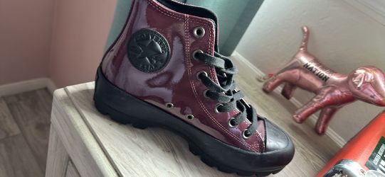 Maroon converse size 7 women