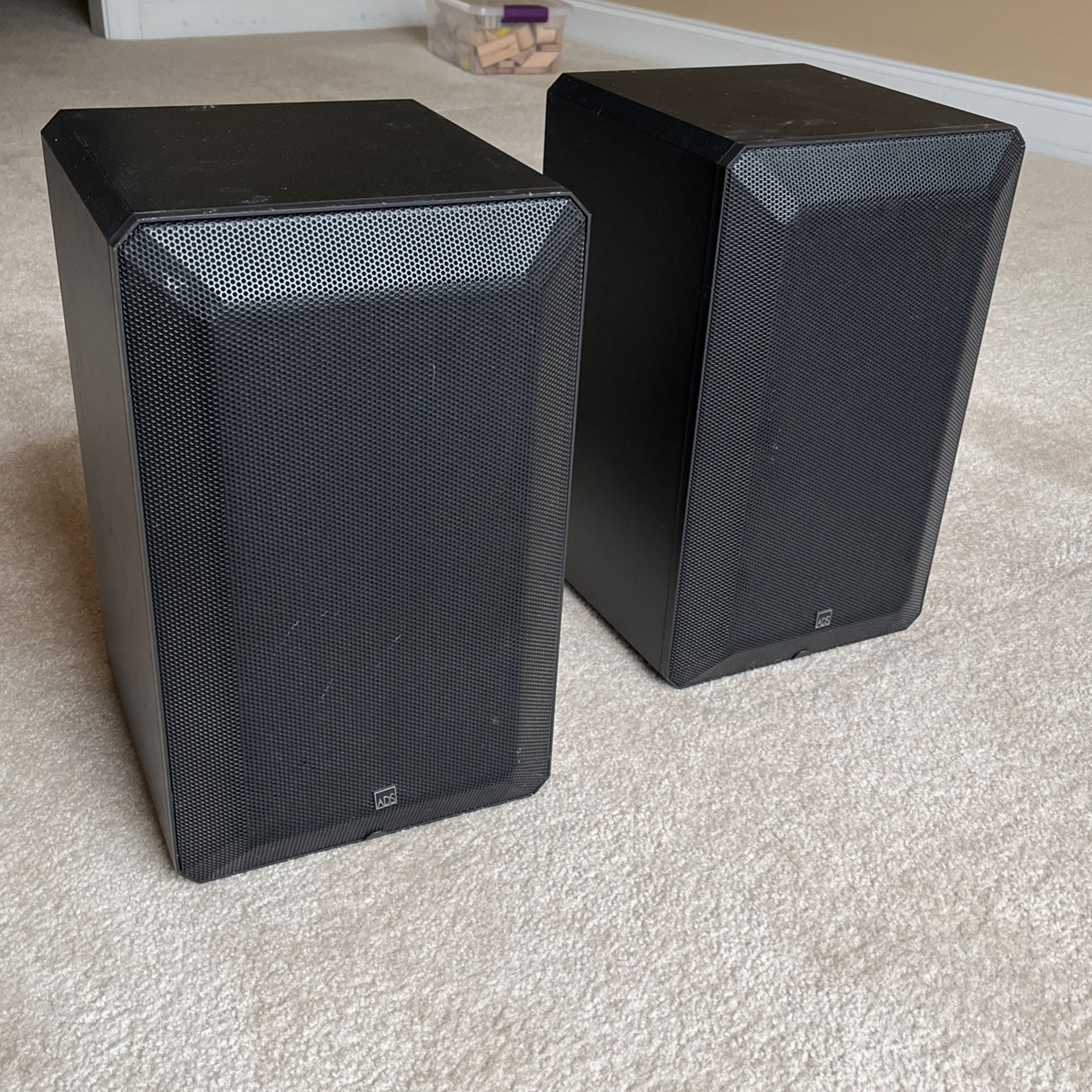 Pair of powerful speakers ADS L470