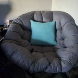 A papasan chair