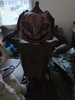 Halloween Pumpkin Scarecrow Figure Decoration