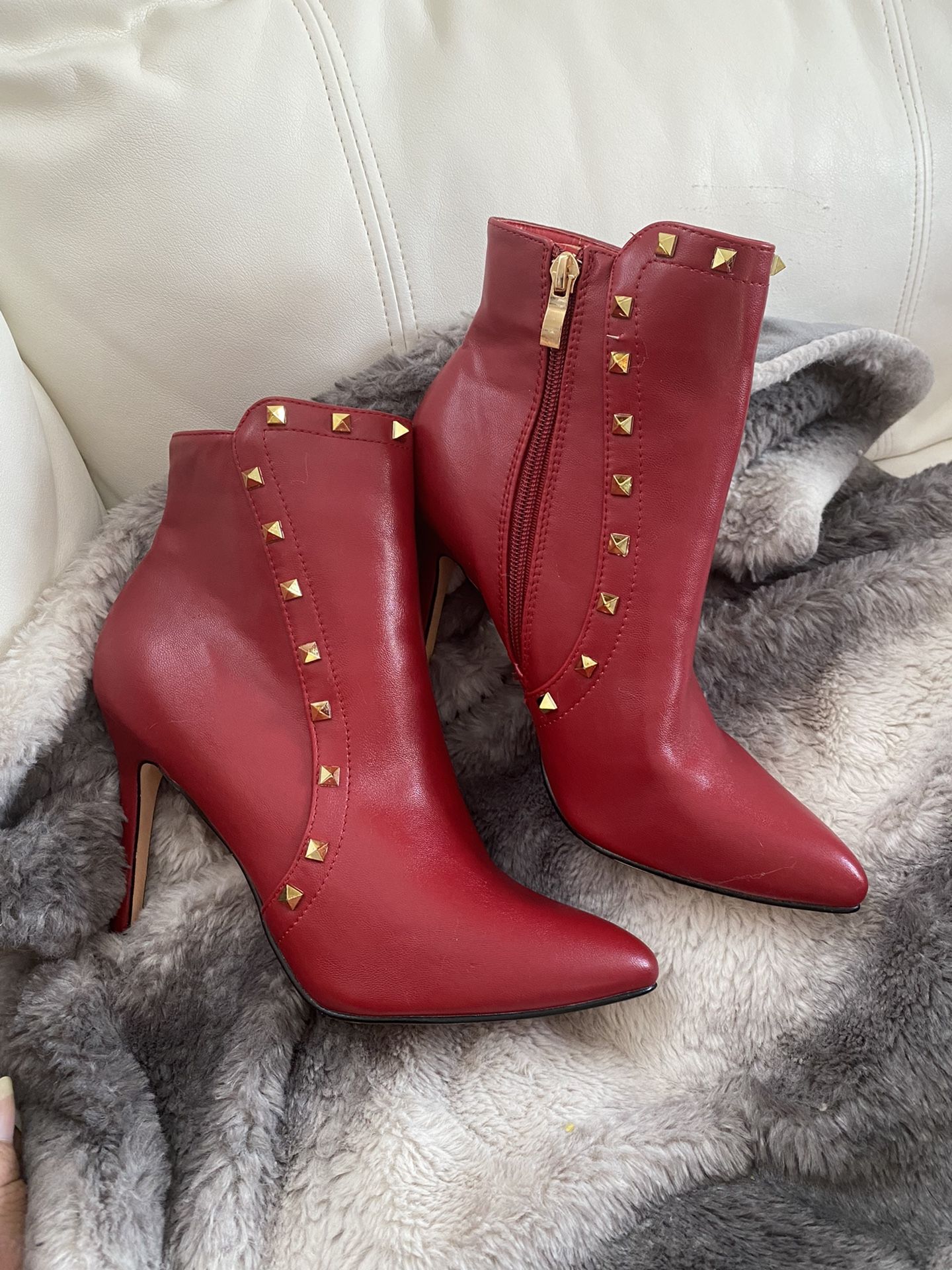 Nicole Miller Wally Stud Booties sz 8.5.