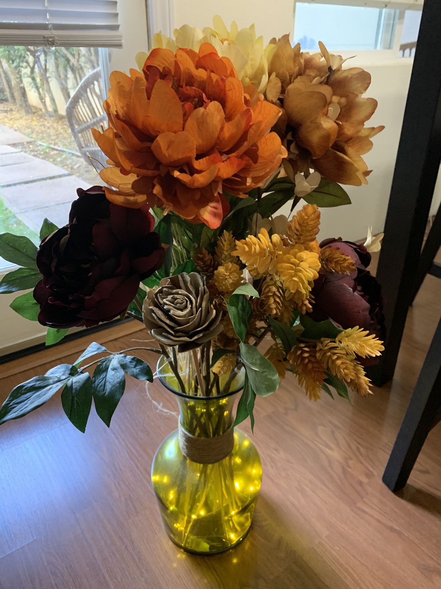 Vase with flower stuffing