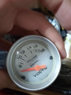 Autometer volt meter