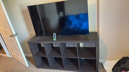TV + Stand 55-inch onn. Roku Smart TV