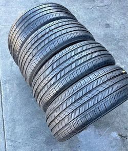235_55R20 🏁tires MICHELIN brand Tires usadas en perfecta condición 80%life set of (4) .