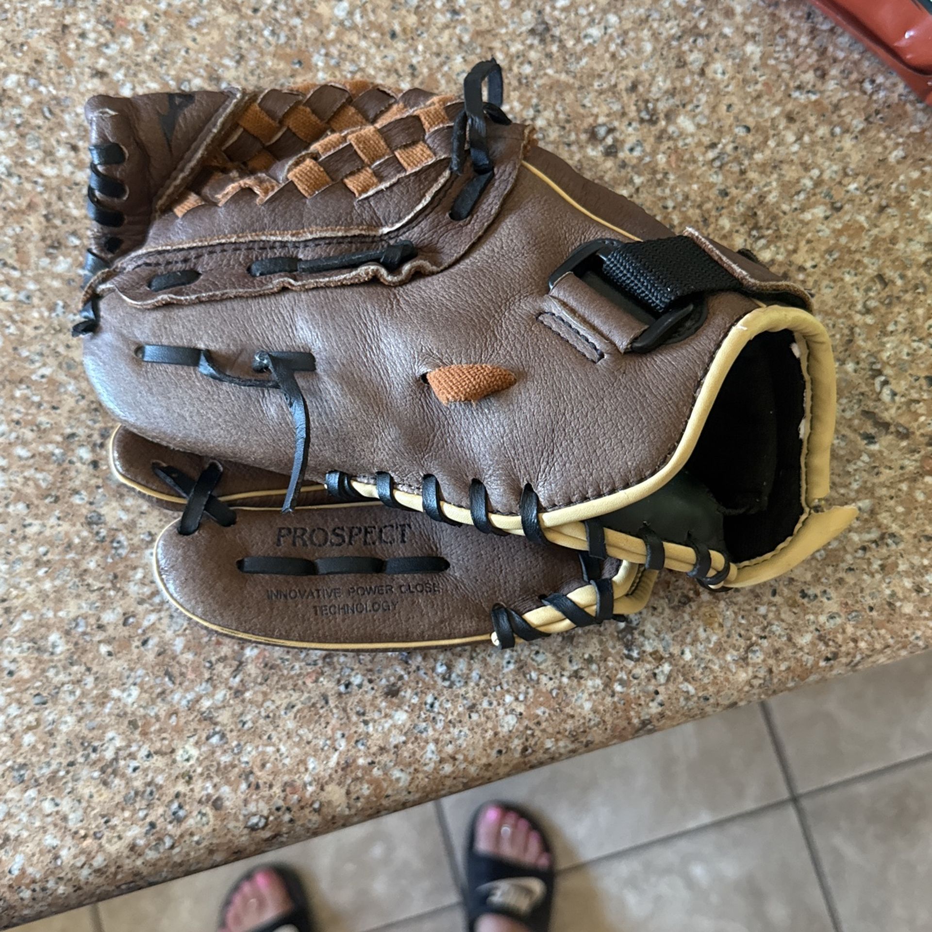 Mizuno left-handed glove mitt prospect 11 inches