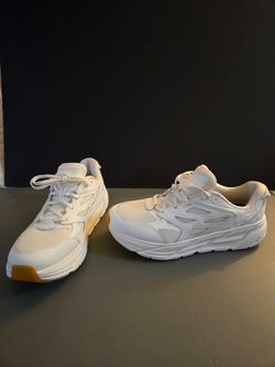 ZAPATOS  HOKA ONE CLIFTON SIZE 11 PARA ADULTOS