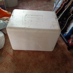 24"x17"x16"x2" Feral/ Stray Cat Home W/Straw