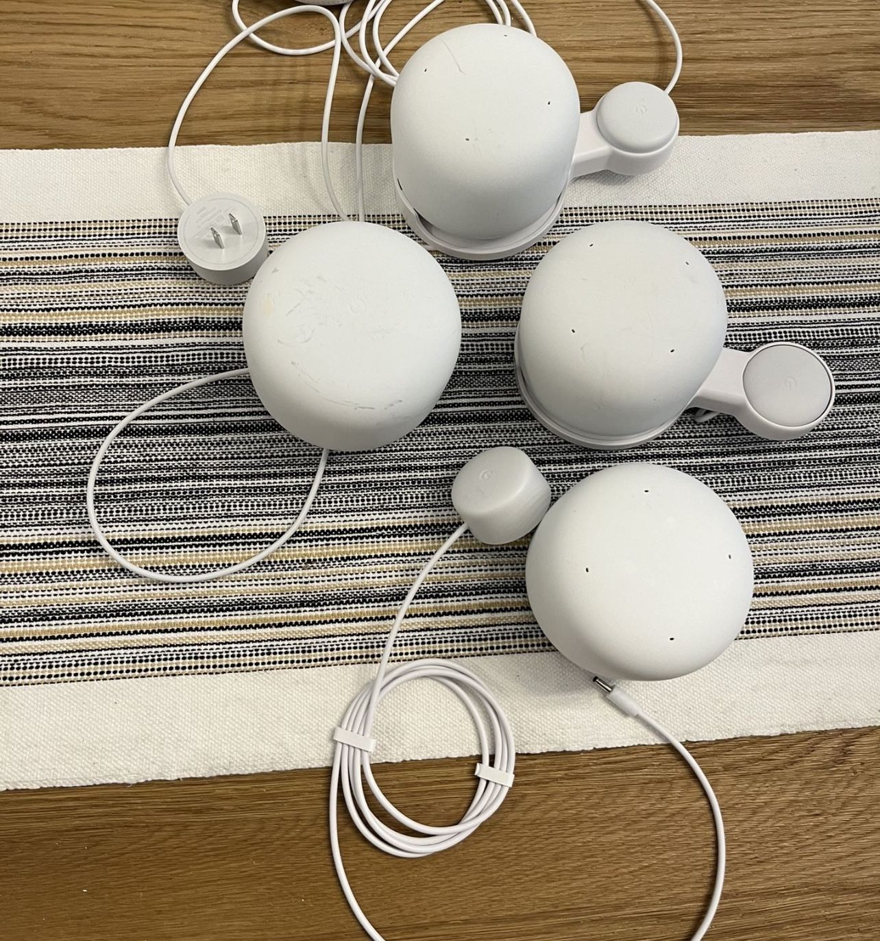 Google Nest Wi-Fi Router + 3 Extenders - TOTAL 4