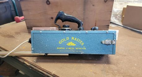 Vintage Whites Goldmaster Model 66TR