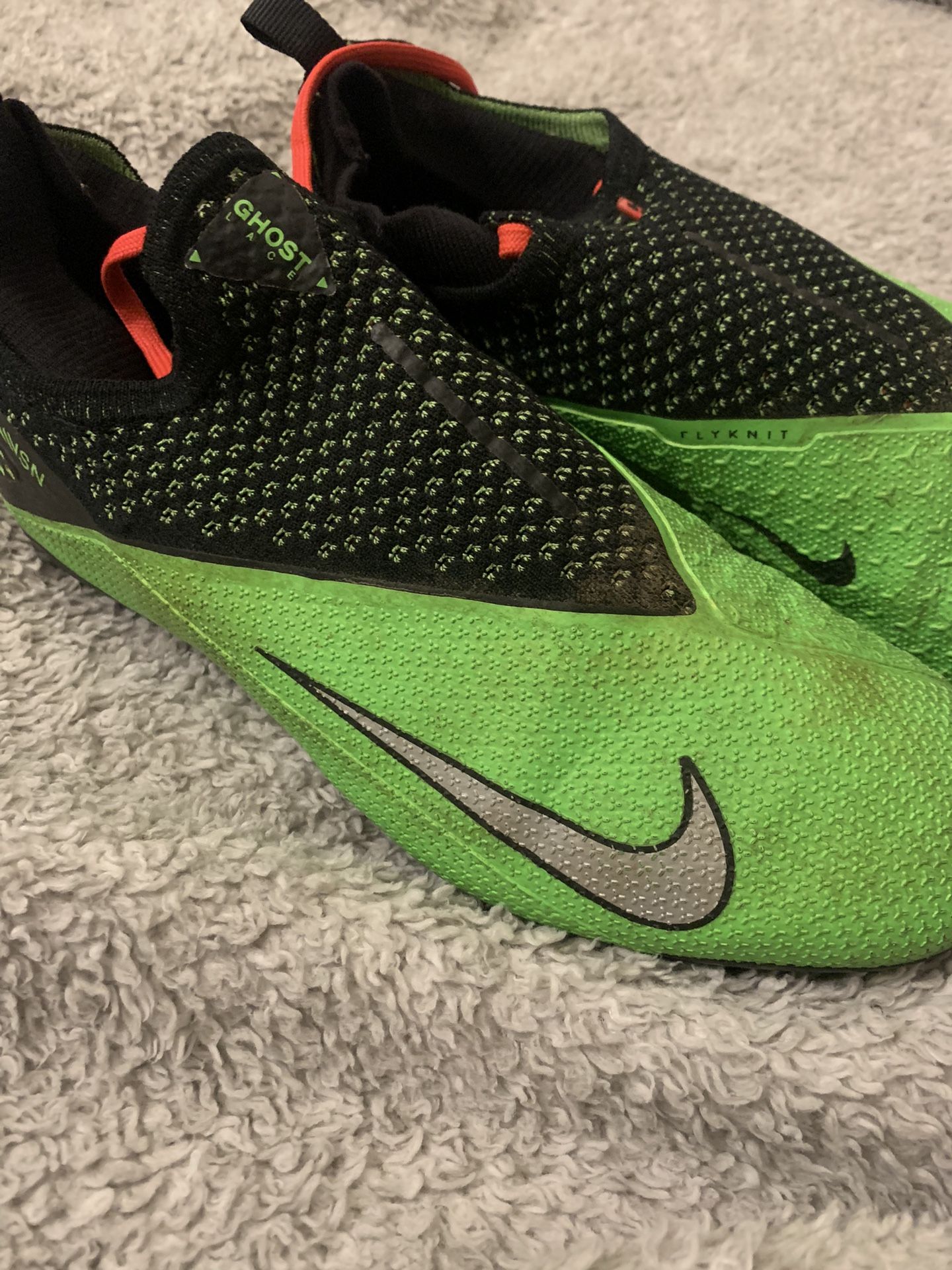 Nike Phantonsn Soccer Cleats