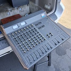 Fender 4208 Powered Mixer 