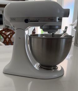 KitchenAid Classic Series 4.5-Quart Tilt-Head Stand Mixer, White
