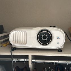 Home Cinema Setup- Projector- Soundbar ALR Screen 