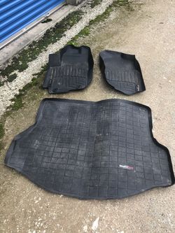 2014 Toyota RAV4 floor mats
