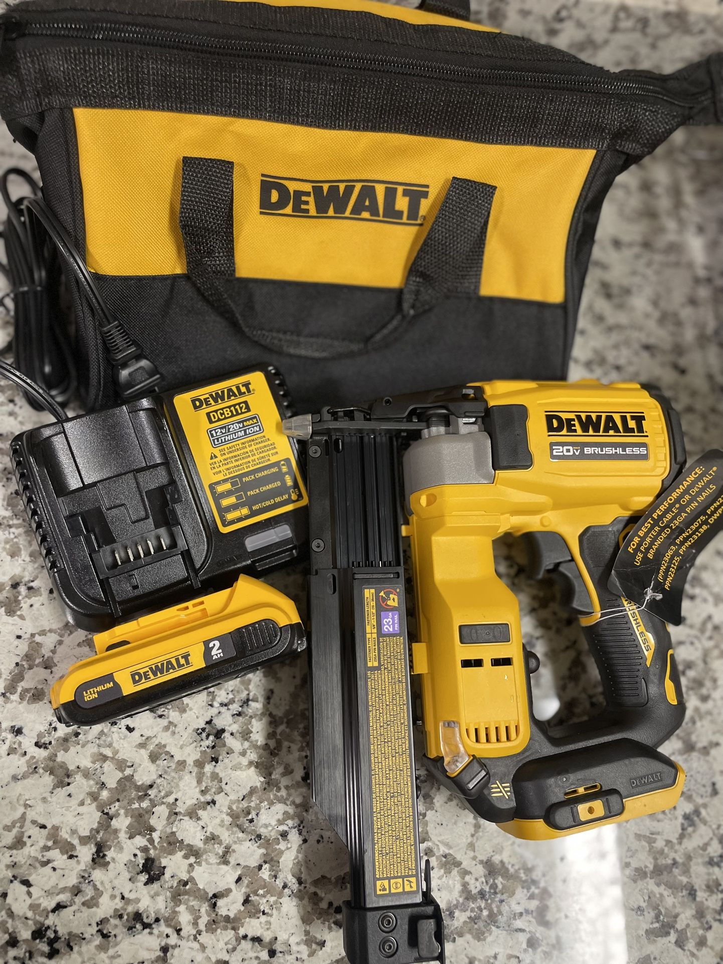 Atomic 20v MAX DeWalt 23 Gauge Pin Nailer Kit