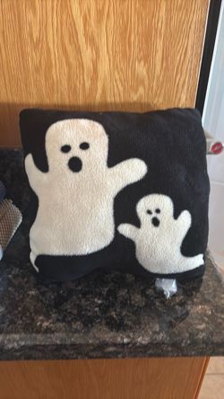 Halloween Ghost Decorative Throw Pillow