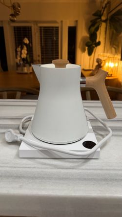 Fellow white kettle