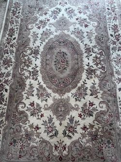 BEAUTIFUL AREA RUG HEAVY AND THICK! SIZE 5feet by 8 feet! Amazing multi color! Please check my other listings too!
