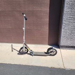 Razor A6 kick scooter, designed with extra-tall handlebars and a long deck for taller riders. 