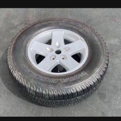  1 X 255/75r17 5x5 5x127 Jeep JK wrangler Stock Aluminum Wheels Rims Rim 100% Tire Treads!!