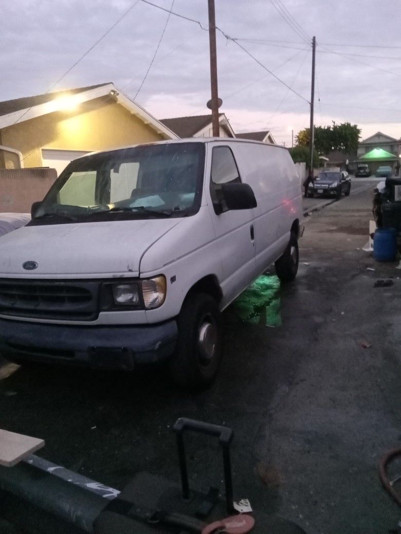 2000 Ford Econoline  Van Run Good But They Stole My Catylac Converter  So I'm Sell It I Wanted 2000 OB O