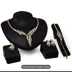 Beautiful 14 Kt Gold Plated Jewelry Set New